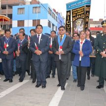 GOBERNADOR REGIONAL PARTICIPÓ DE BENDICIÓN DE CANDELAS Y TRASLADO A LA VIRGEN DE LA CANDELARIA A LA CATEDRAL DE PUNO