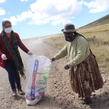 FAMILIAS DEL NORTE DE LA REGIÓN RECIBEN CANASTAS SOLIDARIAS DE ALIMENTOS DEL COMITÉ DE DAMAS DEL GOBIERNO REGIONAL PUNO