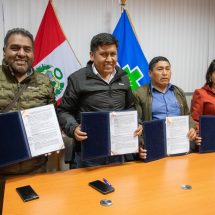 Nota de Prensa <hr> CONVENIO DE COOPERACIÓN INTERINSTITUCIONAL ENTRE GOBIERNO REGIONAL PUNO Y LAS MUNICIPALIDADES DISTRITALES DE CAPACHICA, COATA Y PUSI